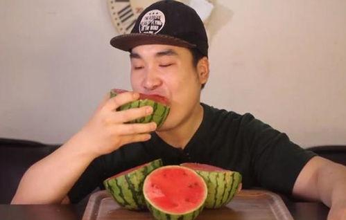 怎么看网红吃瓜视频,揭秘网红吃瓜视频背后的娱乐真相 第2张 怎么看网红吃瓜视频,揭秘网红吃瓜视频背后的娱乐真相 第2张